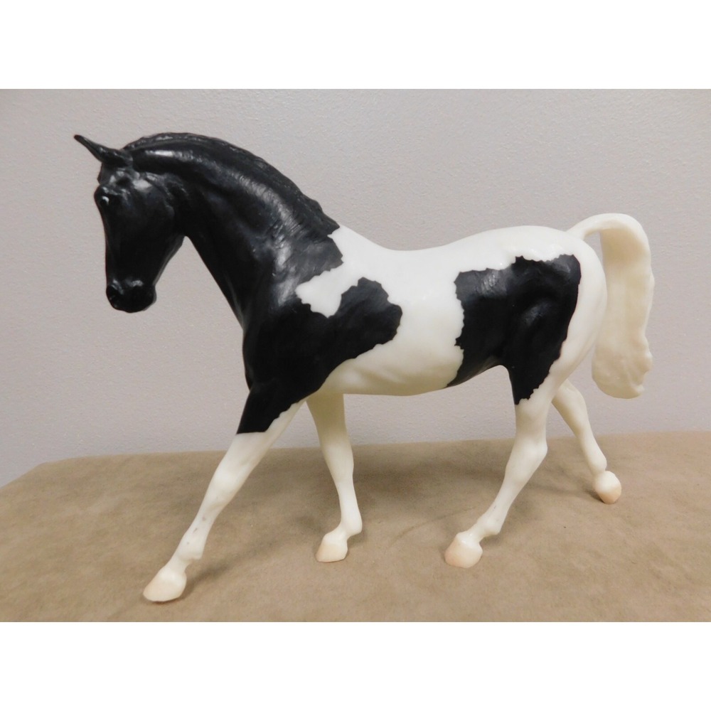 Breyer Warmblood Pinto Horse #686 1:12 Scale   Discontinued